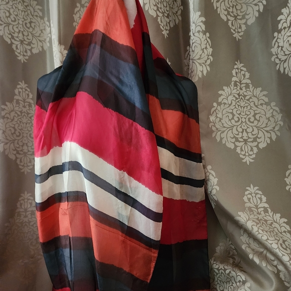 100% silk scarf/wrap - Picture 2 of 7